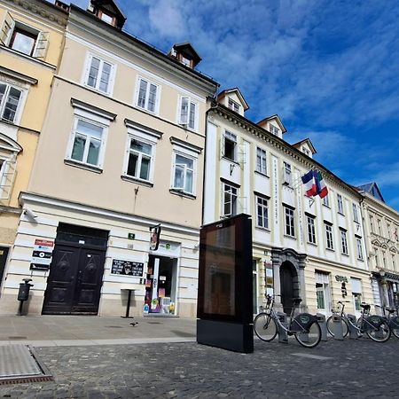 Viksi Hostel Ljubljana Exteriör bild